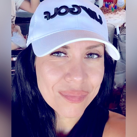 Compulsive Shopper/New to Resell - Picture 1 of 3